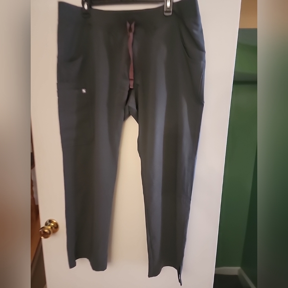 FIGS SCRUB PANTS - Picture 3 of 11